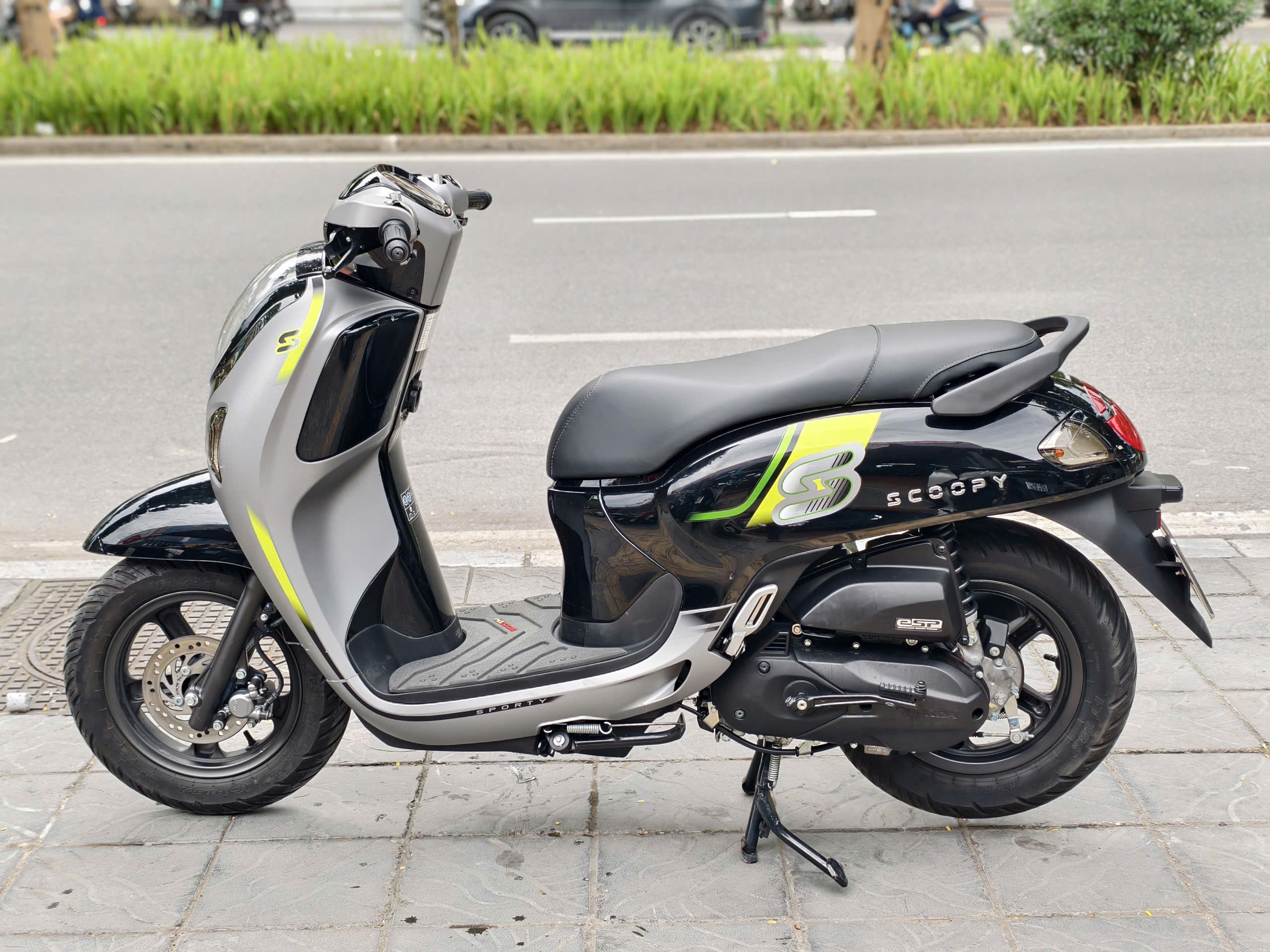 Scoopy 2025 xám titan 400km