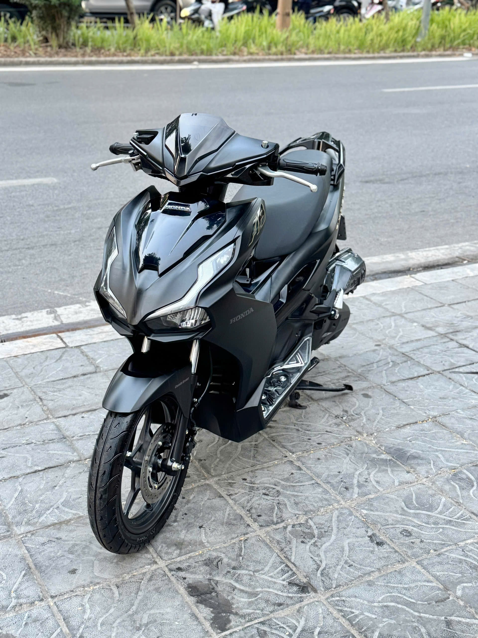 Ab125 2025 2000km đen 89AB-78215
