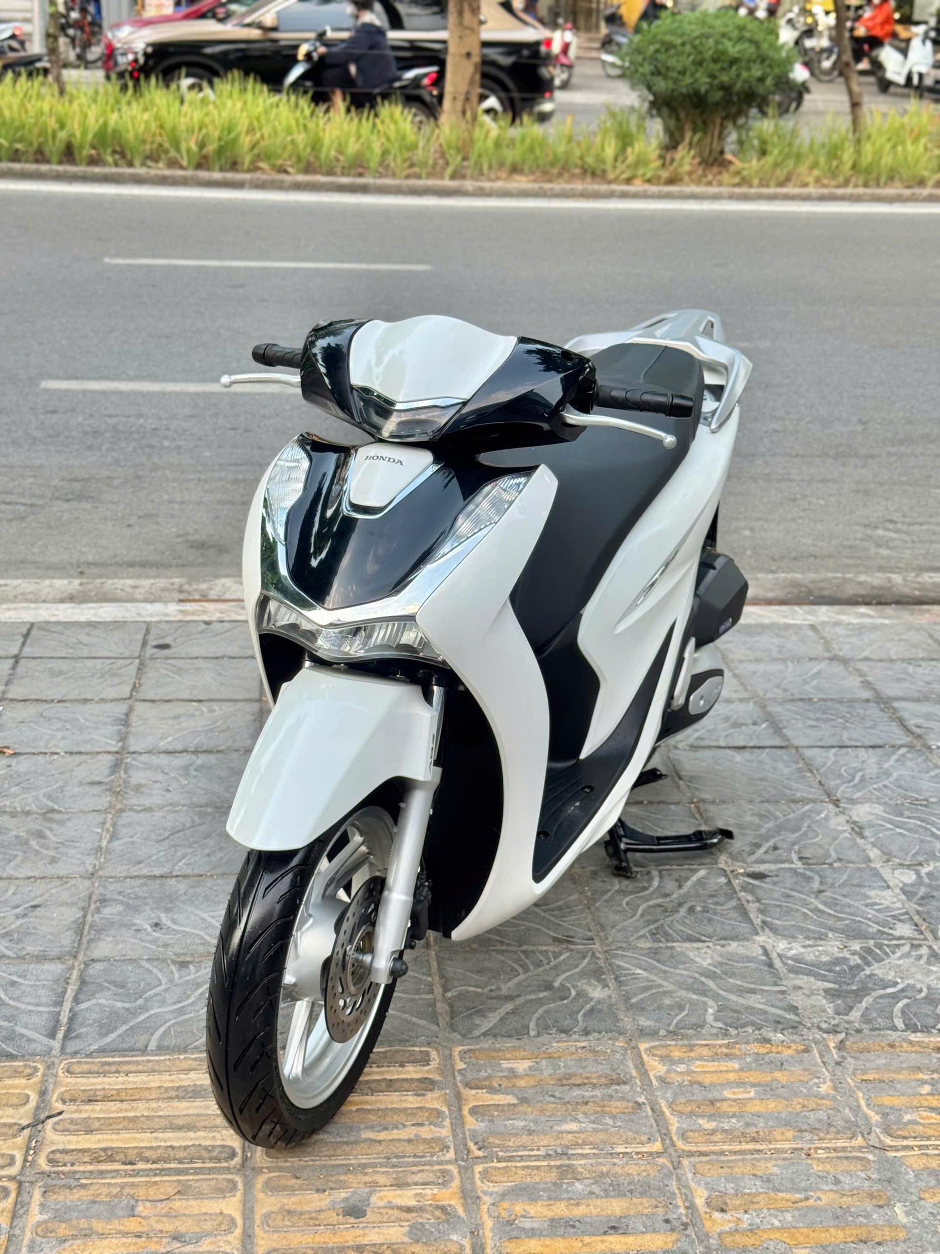 Sh125abs 2025 trắng bao hồ sơ 1800km