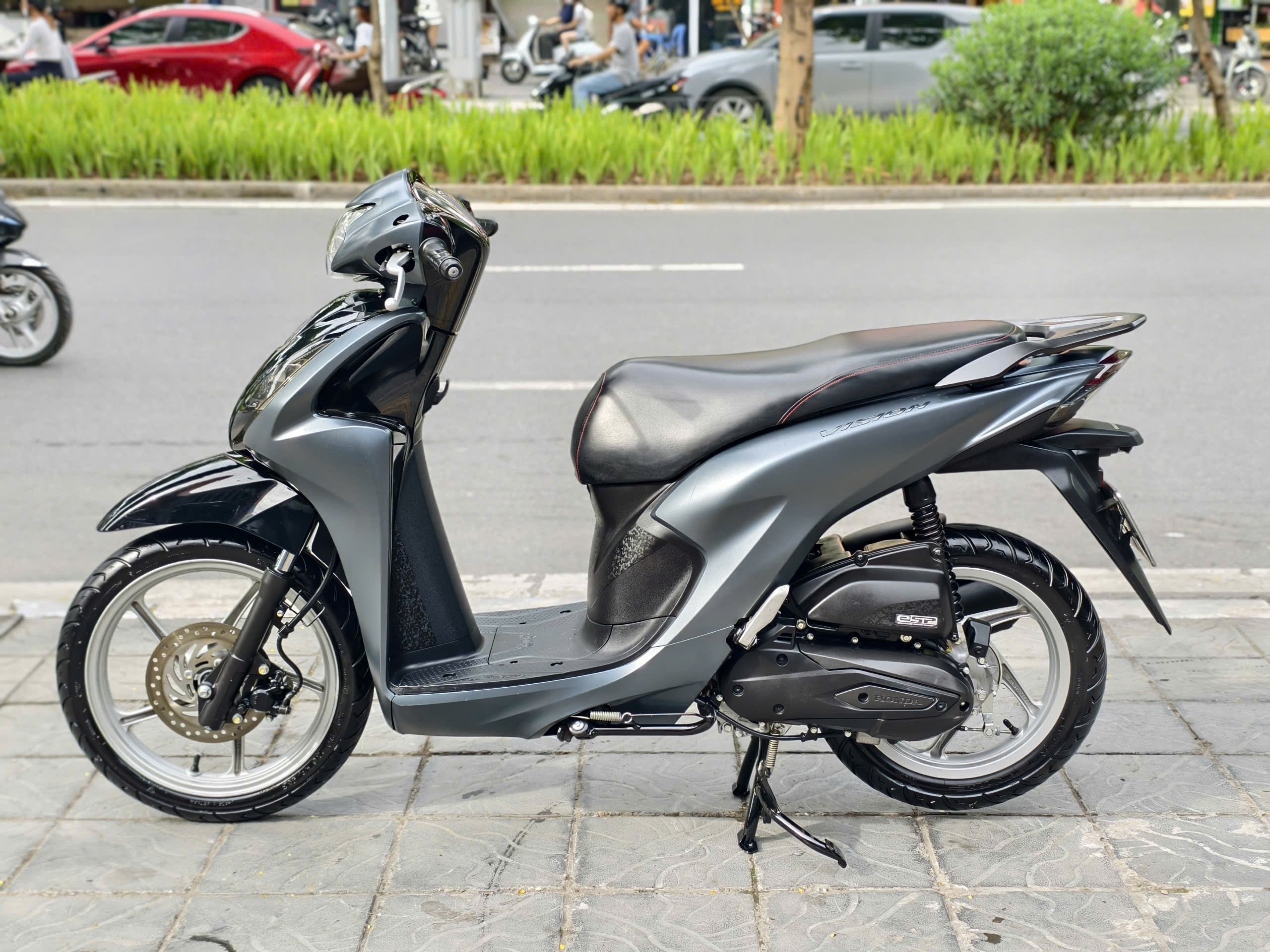 Vision 2024 cổ điển xanh đá