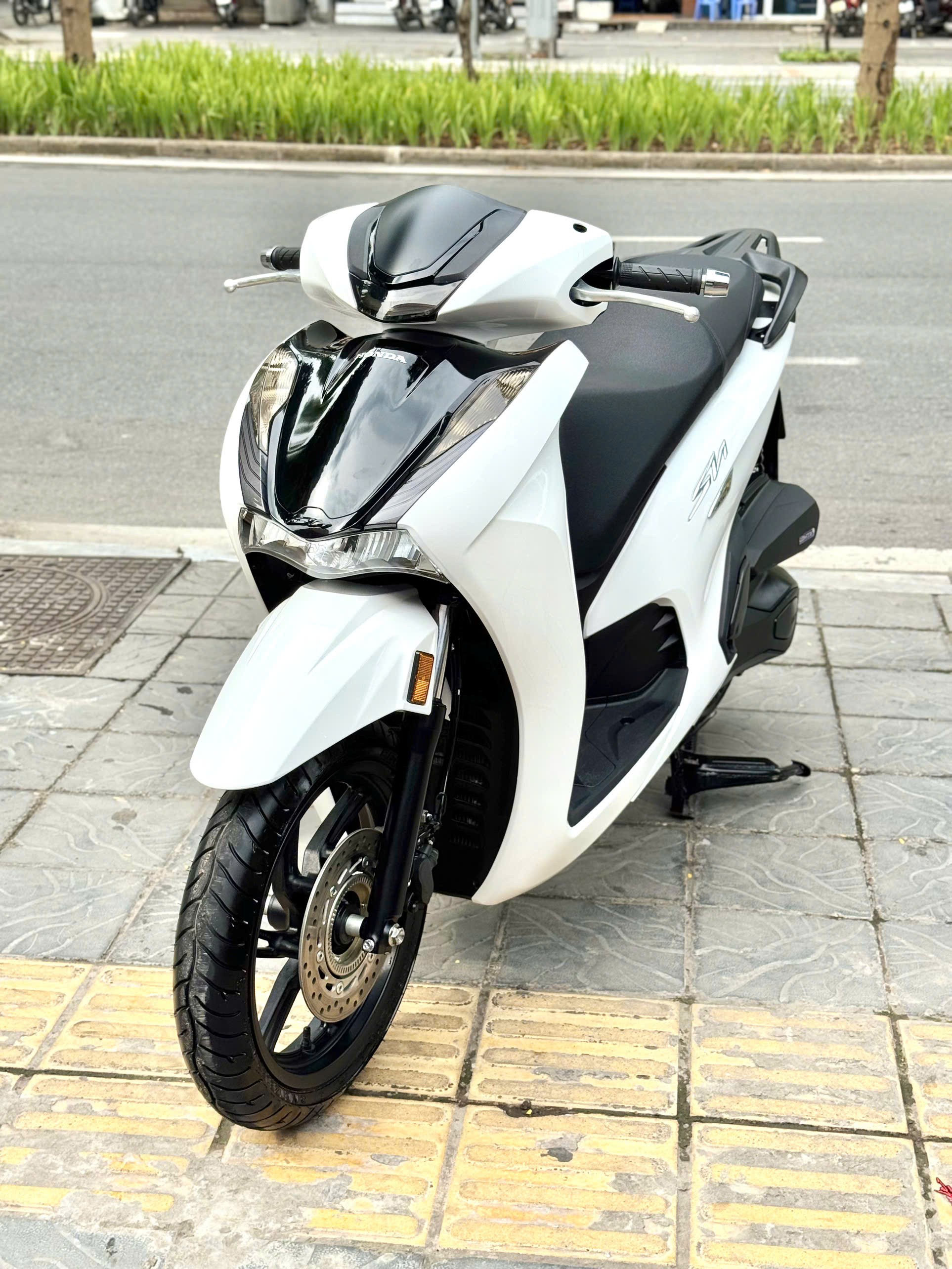 Sh350i 2022 trắng 1500km