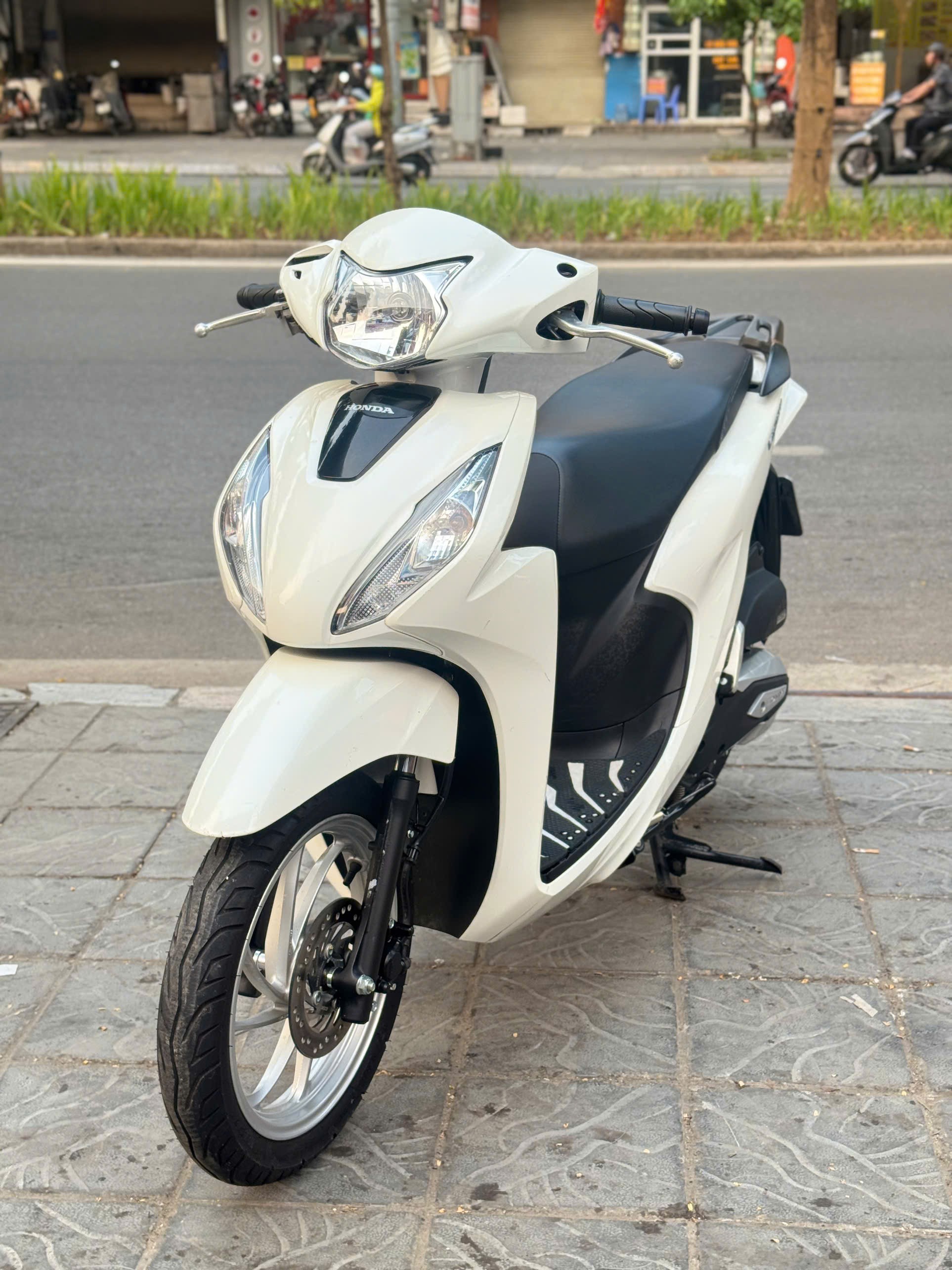 Vision 2026 trắng 29AE-81792