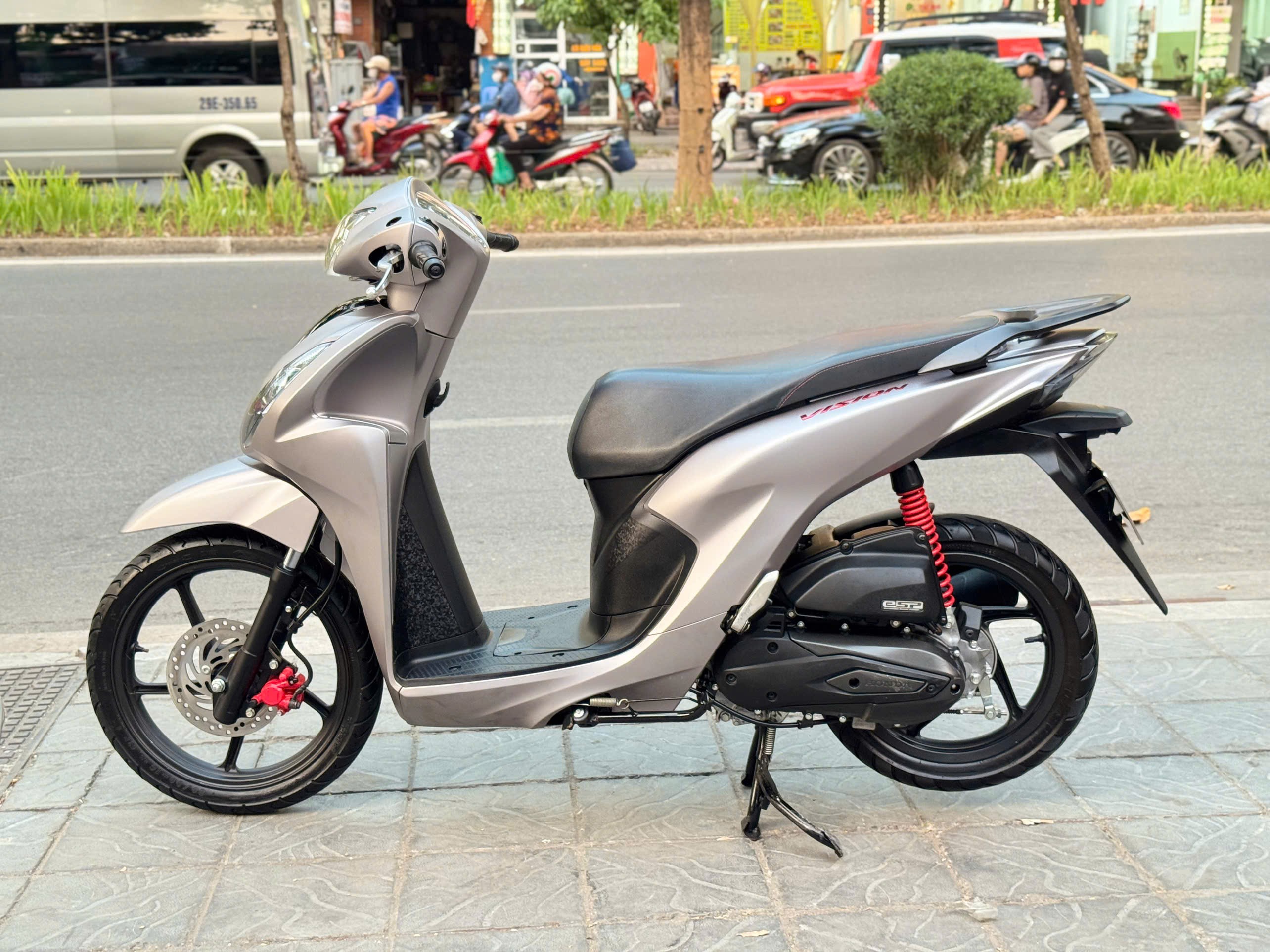 Vision 2024 bạc 29X7-68157