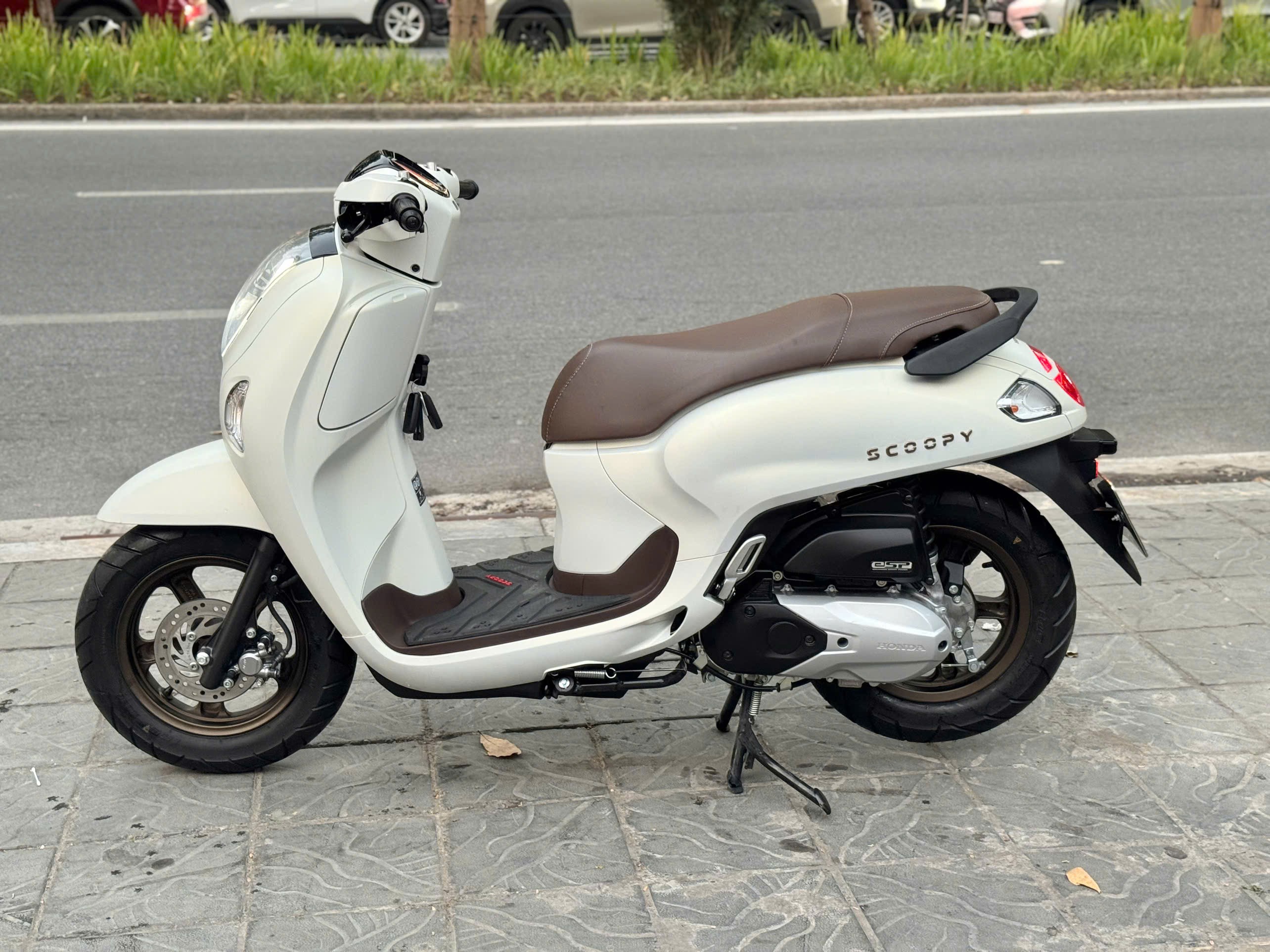 Scoopy 2026 trắng bao hồ sơ