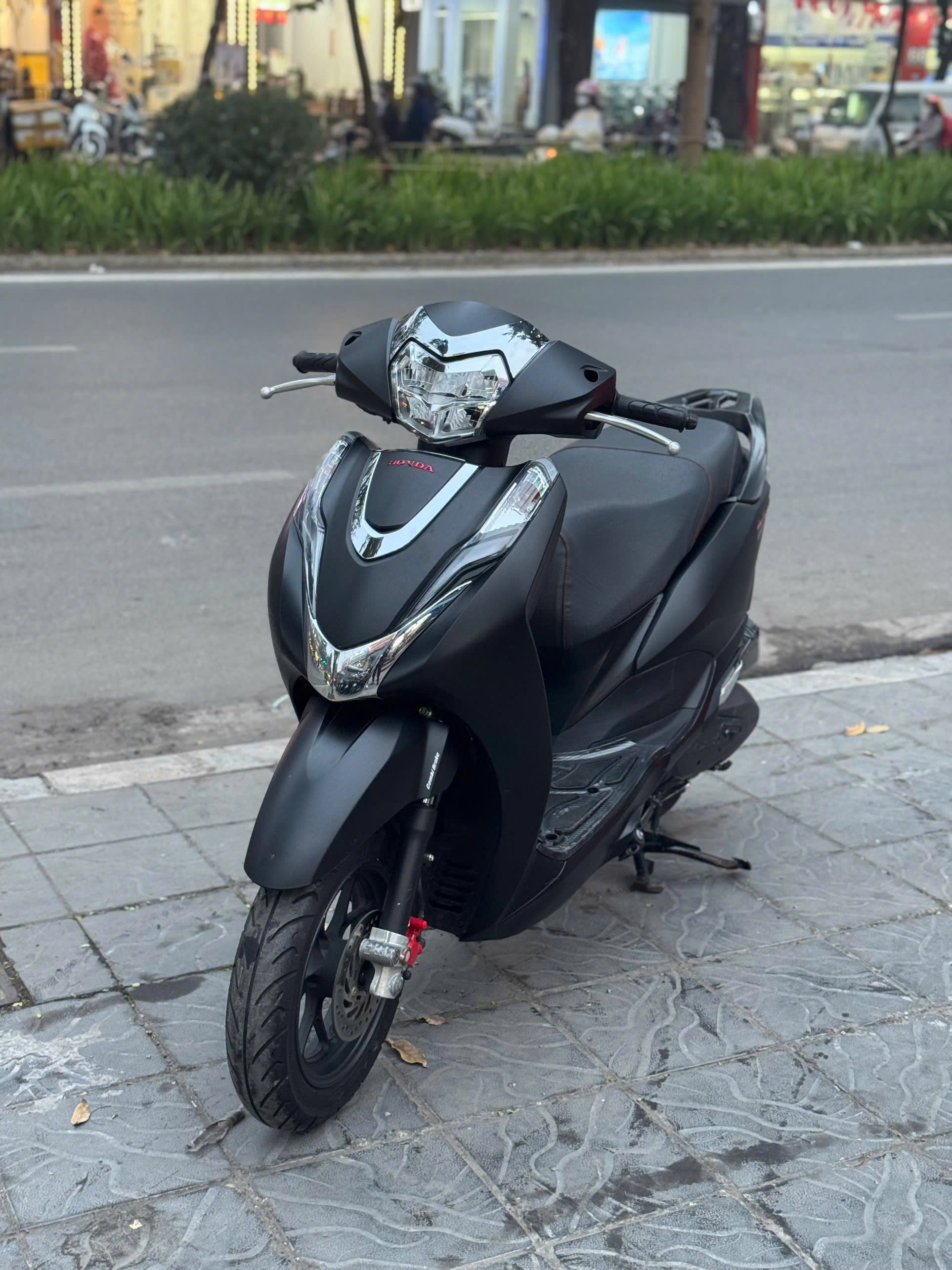 Lead 2024 đen nhám
