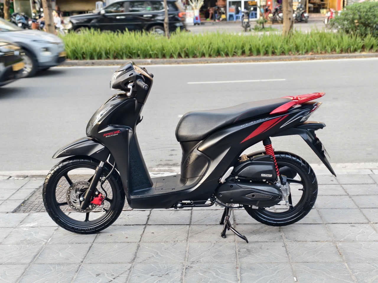 Vision 2021 đen nhám