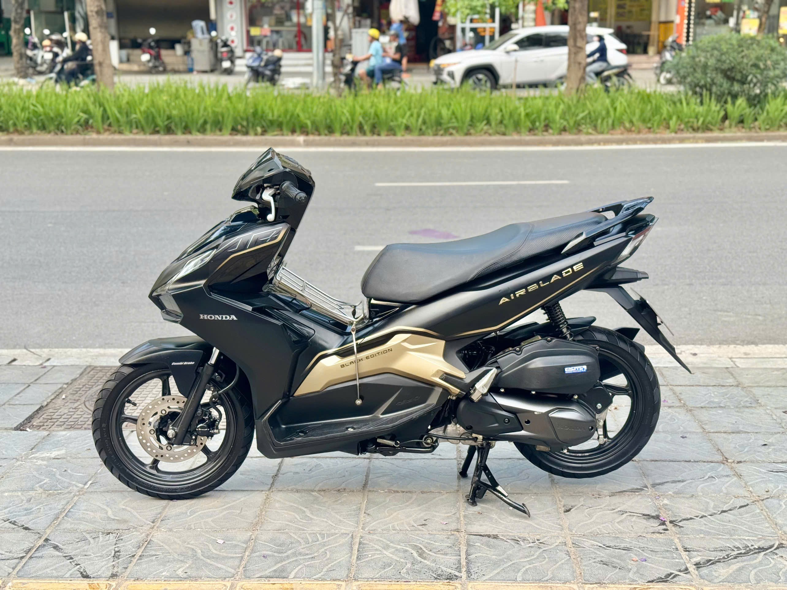 Ab125 cuối 2020 đen nhám