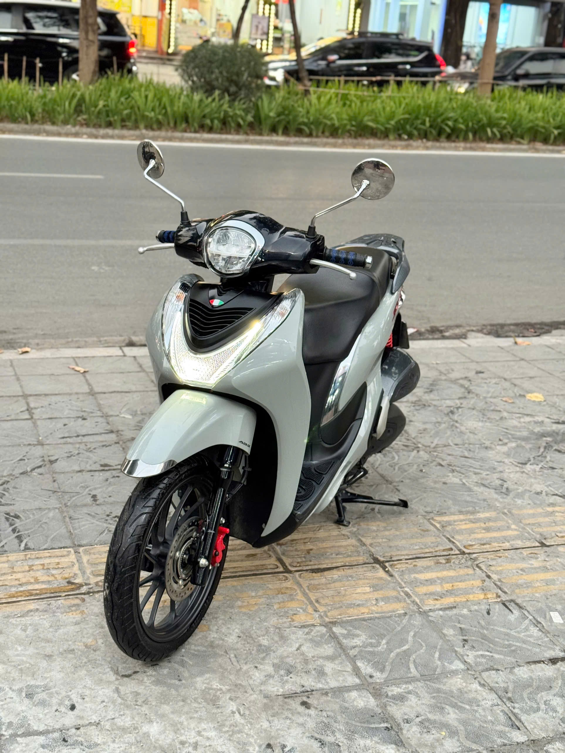 Shmode abs 2024 xám 29AU-02797