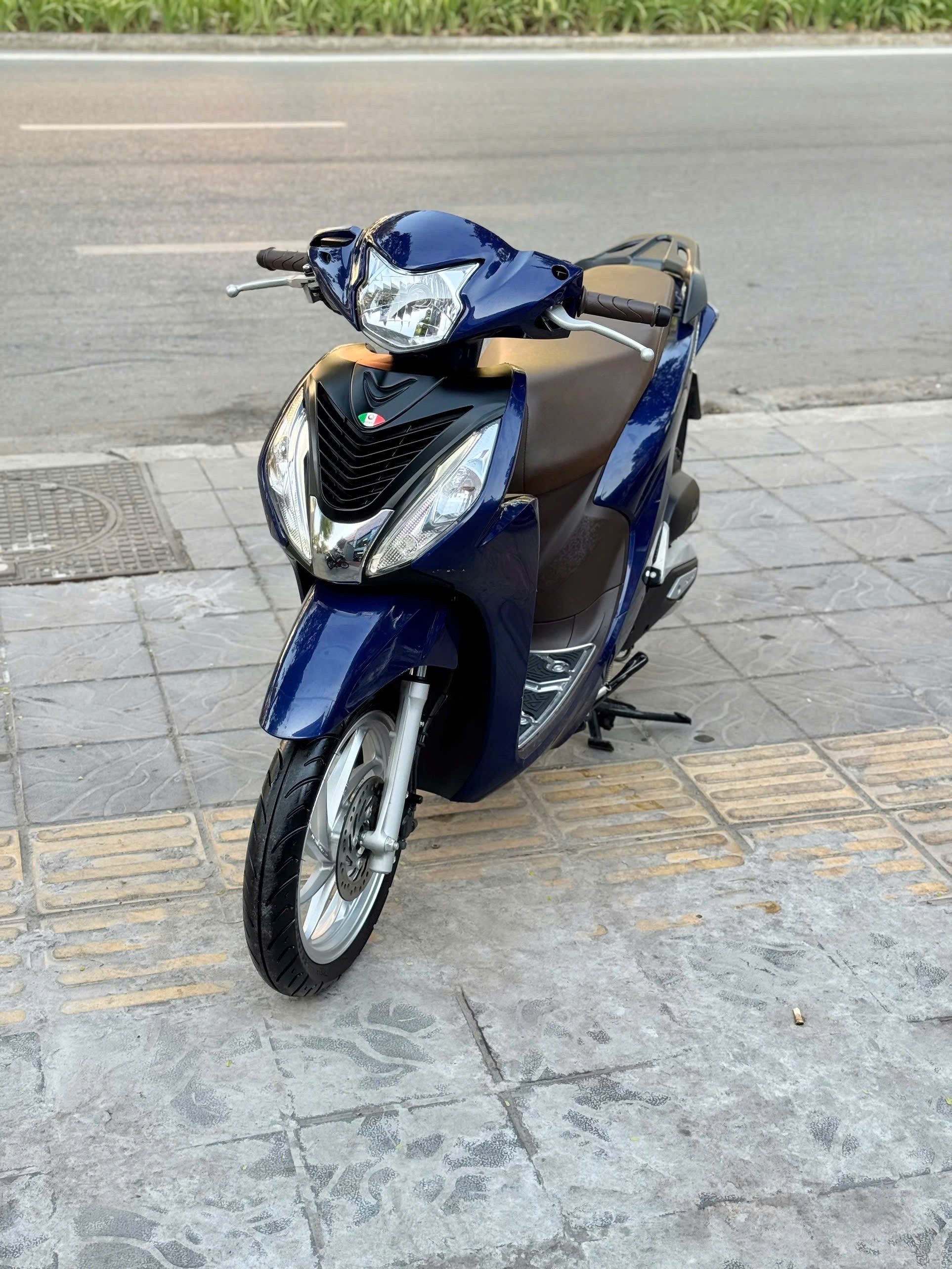Vision 2025 xanh 29AX-11098